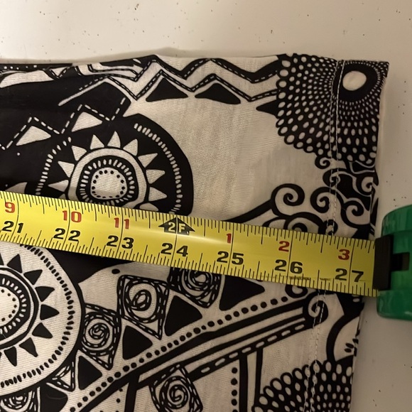 Black and White Patterned Women's Top. Sz 1x - Picture 7 of 7